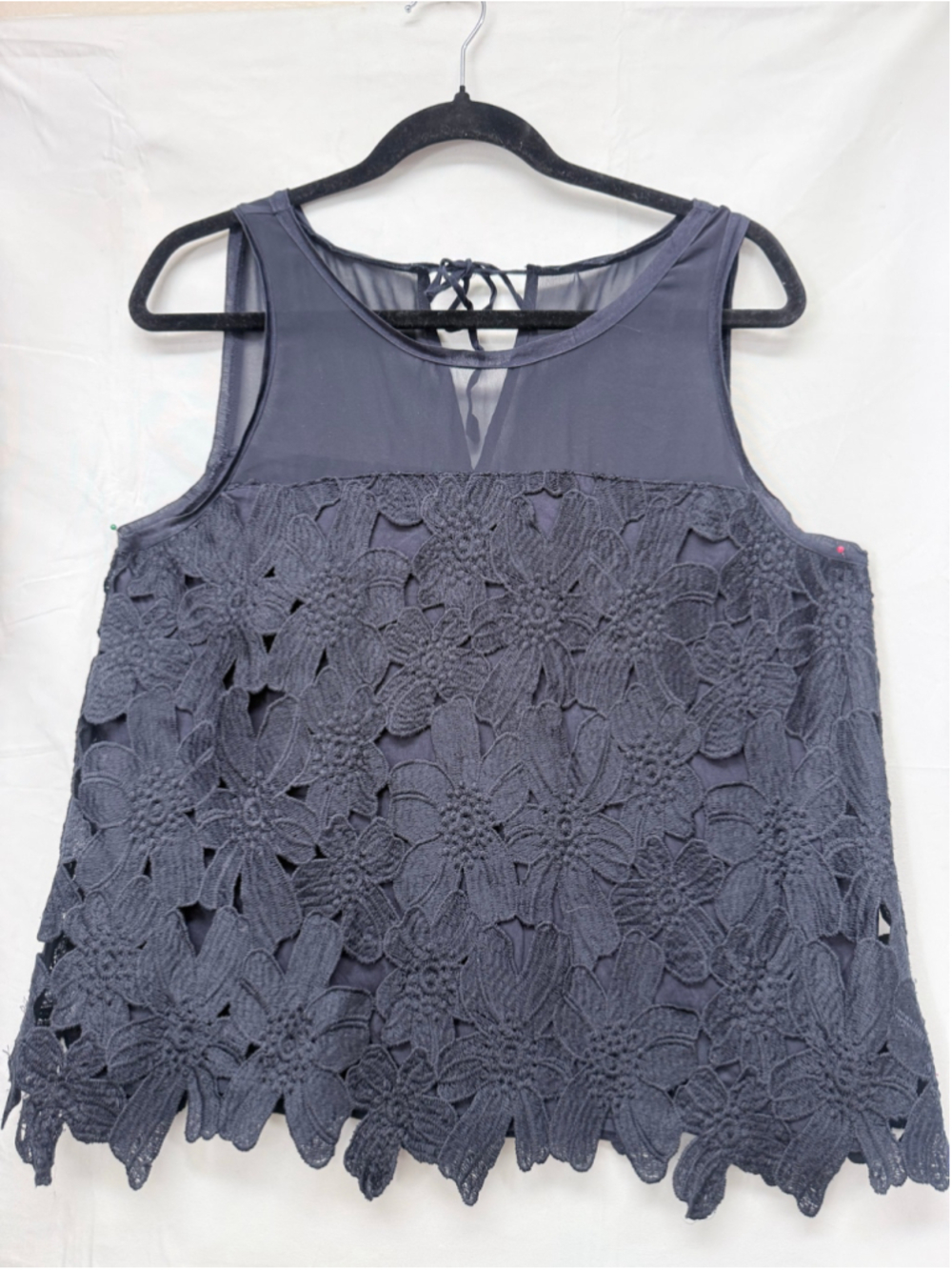 Women's Ann Taylor Petite Black Lace Sleeveless Blouse Size LP - Picture 1 of 10